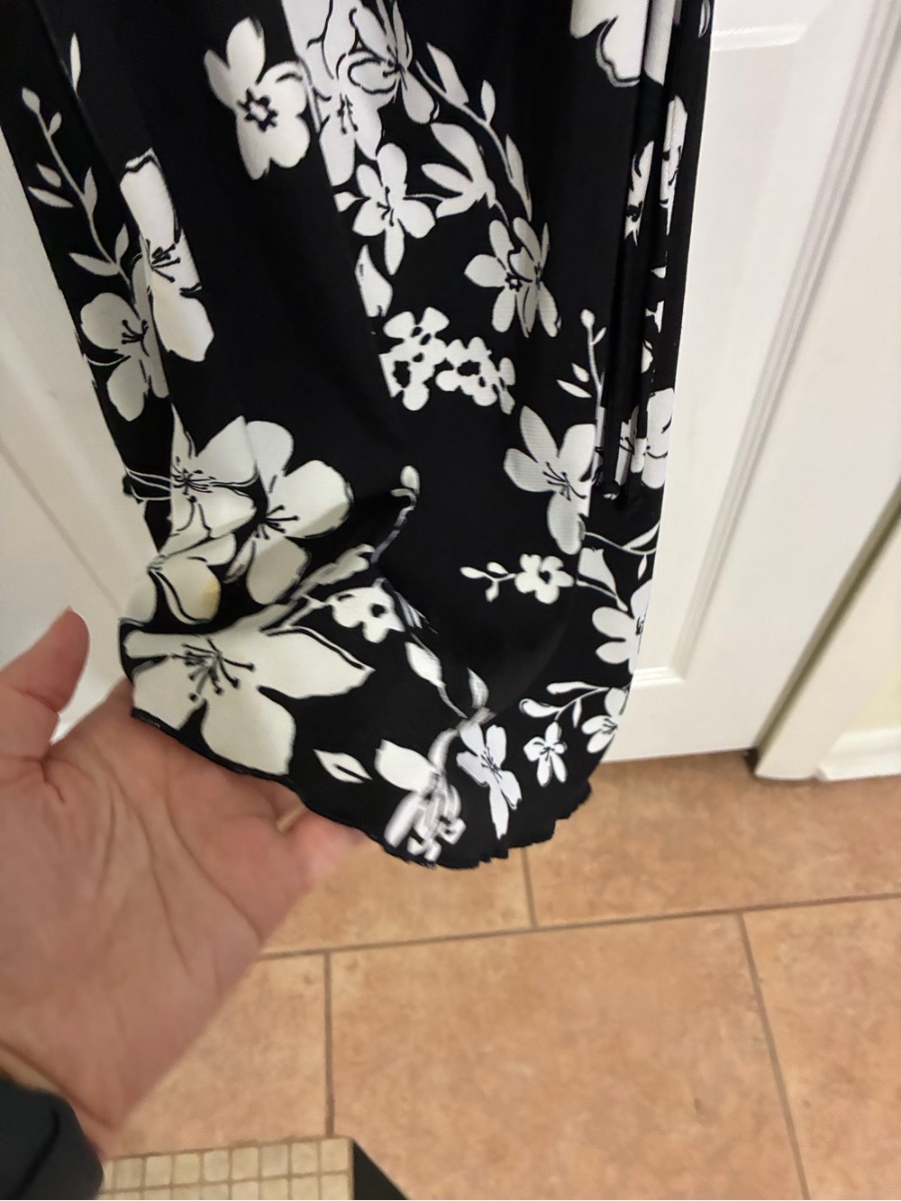 Venus Black & White Floral Sleeveless Wrap Dress large - Picture 2 of 5